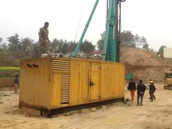安达如何判断水冷式机油散热器密封件是否需要更换？